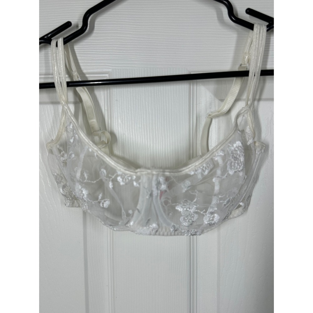 Victoria's Secret Bra‎ Women 36C White Floral Embroidered Sheer Mesh Balconette